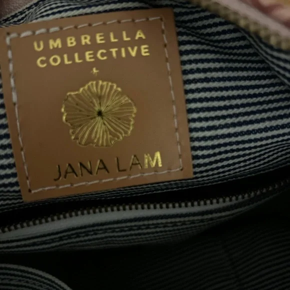 Umbrella Collective Jana Lam Hawaii printed leather crossbody - Picture 11 of 12